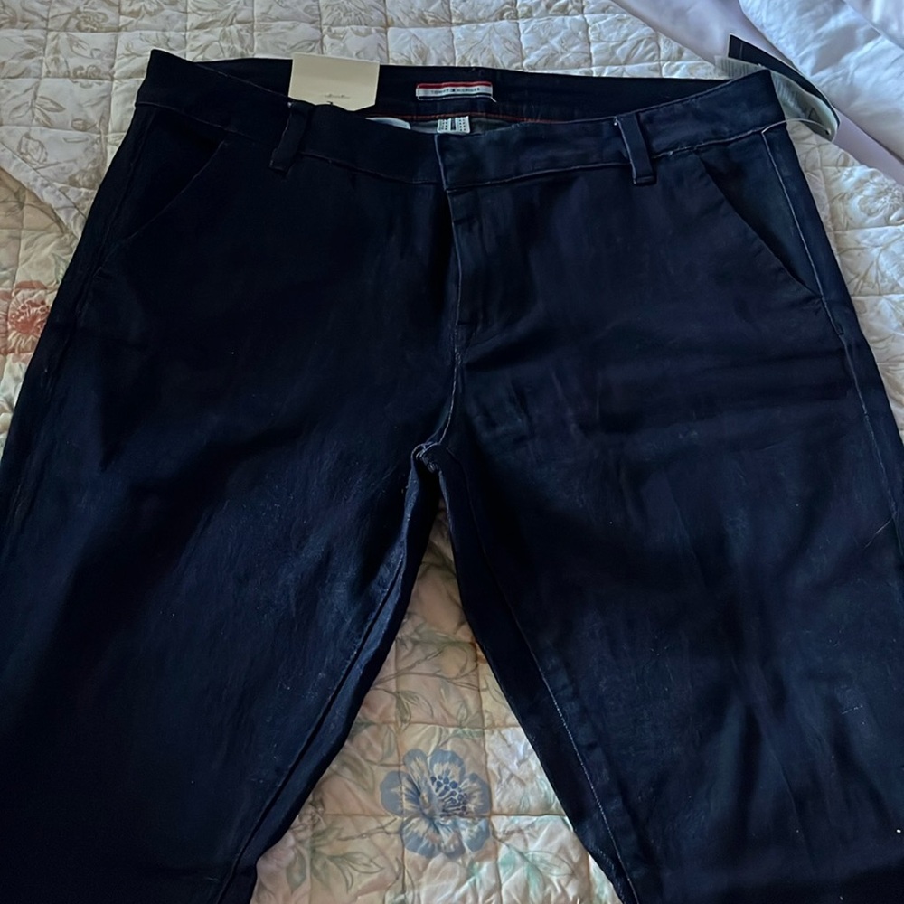 Tommy Hilfiger clean trouser slight stretch jeans. Inseam 33, Hips 20, length 41